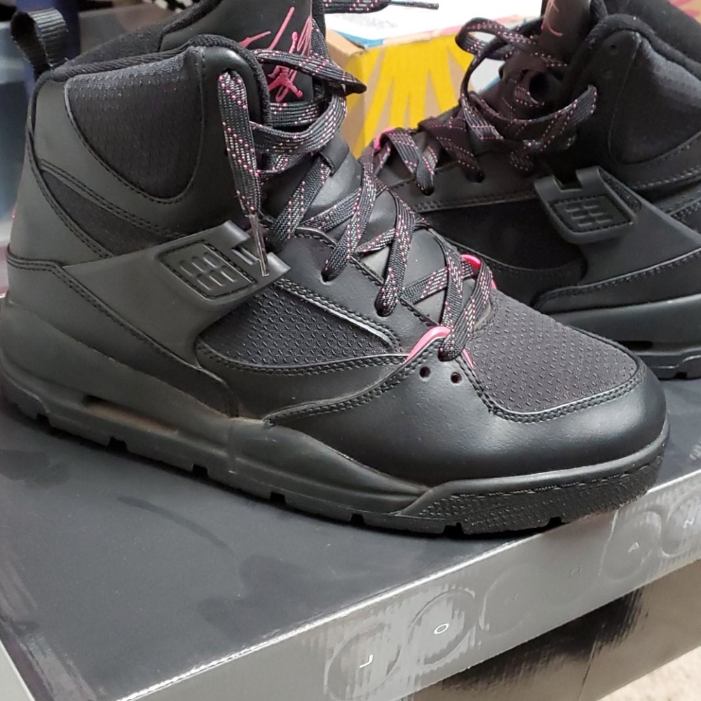 Jordan black n hot pink